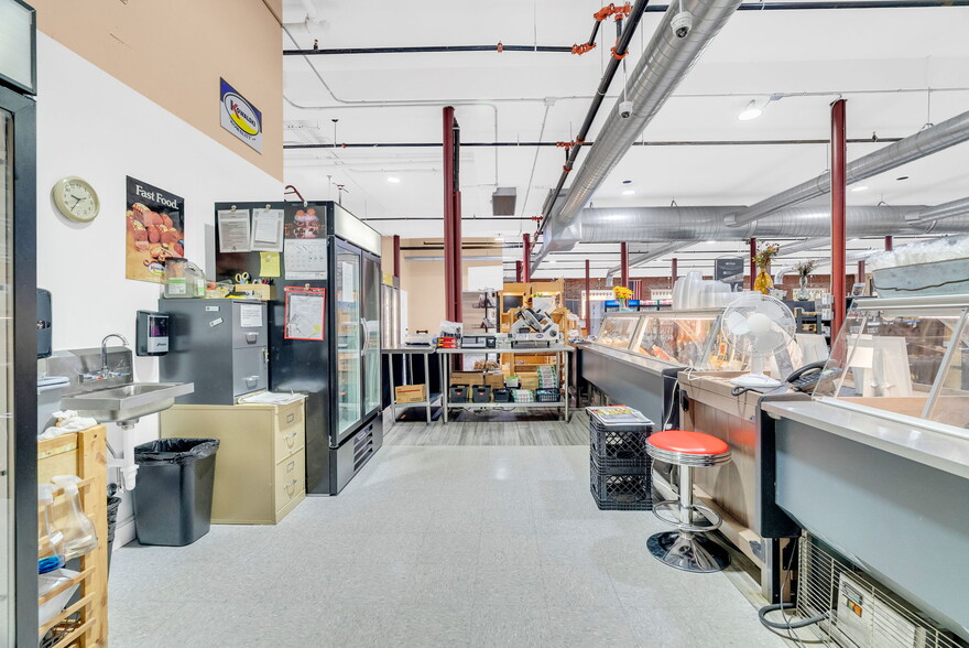 More Photos Of 306-310 Huron Ave, Port Huron Freestanding For Sale