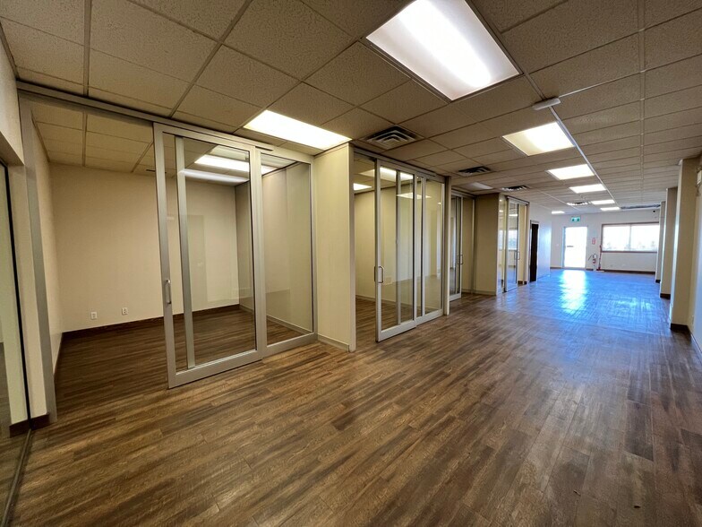 More Photos Of 14 Burnt Valley Ave, Red Deer County Service For Lease