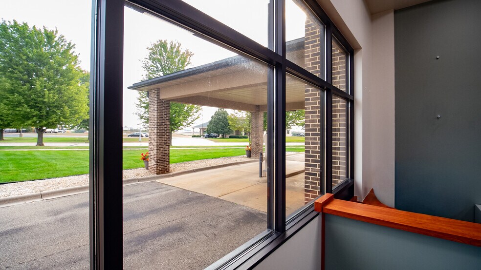 More Photos Of 7389 Airport View Dr SW, Rochester Office For Lease