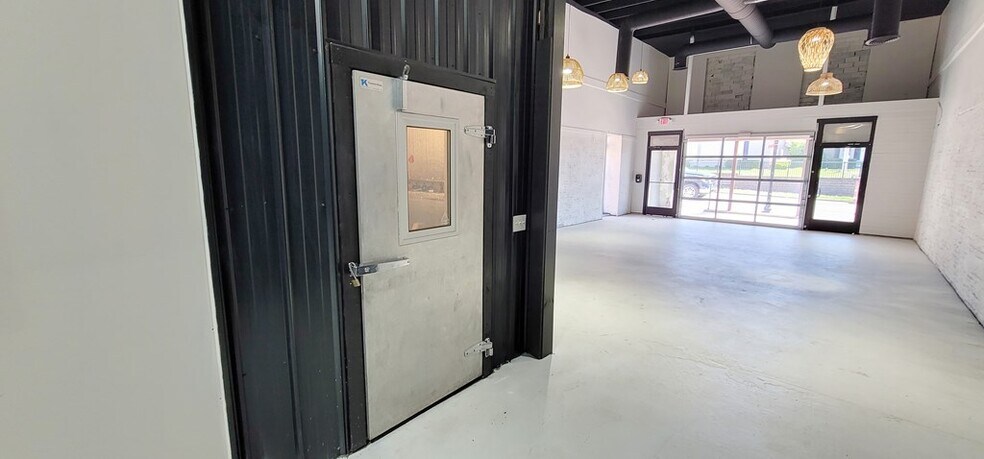 More Photos Of 218 N Main St, Beaver Dam General Retail For Sale