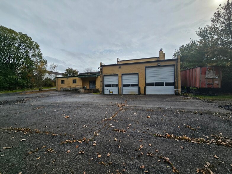 More Photos Of 20 Industrial Dr, Middletown Light Manufacturing For Lease