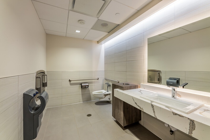 More Photos Of 1315 St Joseph Pky, Houston Medical For Lease