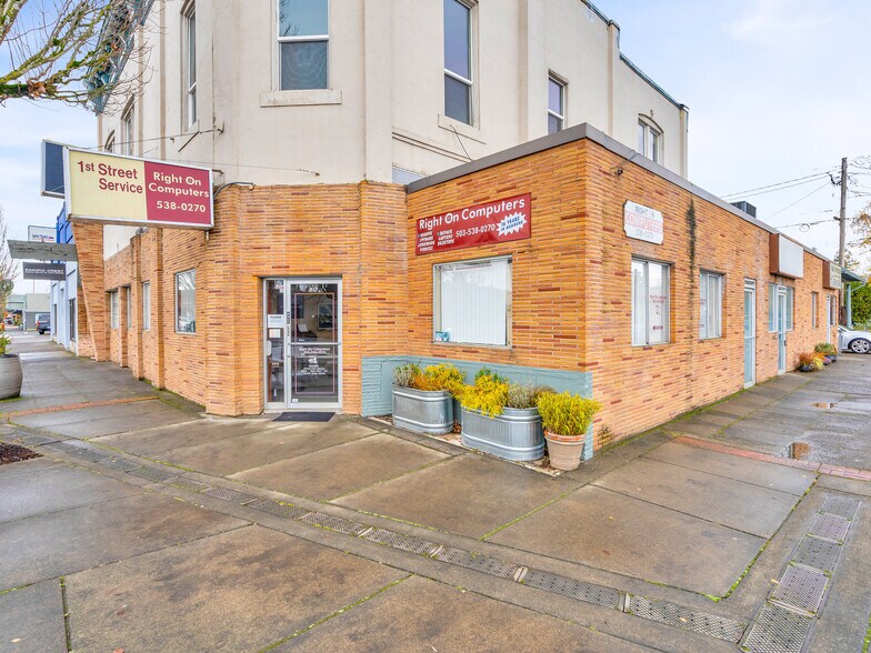 More Photos Of 811 E 1st St, Newberg Storefront Retail Residential For Lease