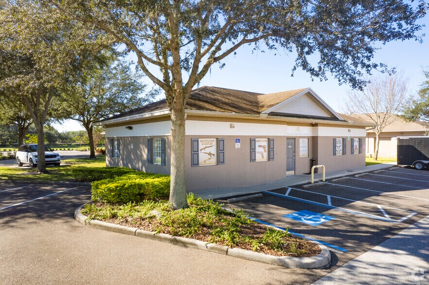 Primary Photo Of 1073 E Brandon Blvd, Brandon Office For Lease