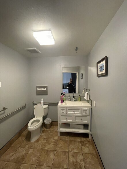 More Photos Of 175 E Wilbur Rd, Thousand Oaks Office For Sale