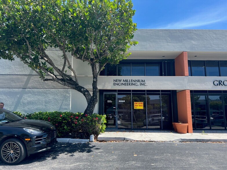 Primary Photo Of 4808-4848 SW 72nd Ave, Miami Showroom For Lease