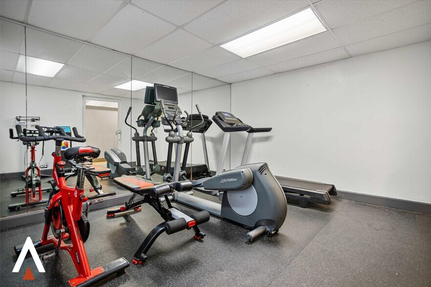 More Photos Of 3959 NW 79th Ave, Doral Hotel For Sale