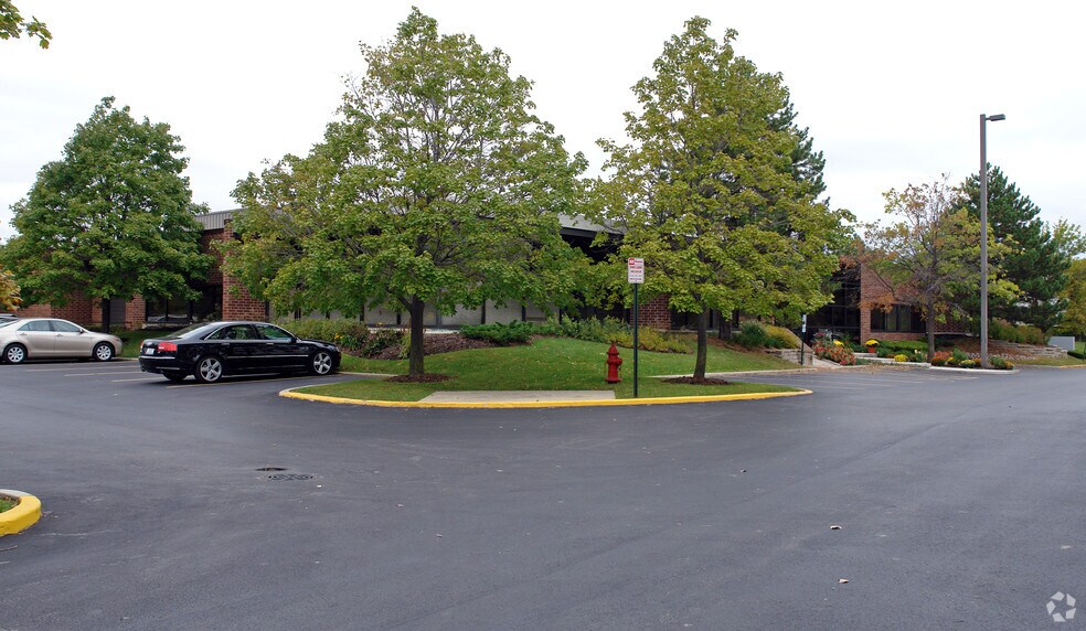 More Photos Of 201 E Commerce Dr, Schaumburg Office For Sale