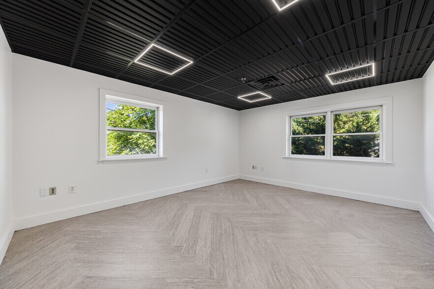 More Photos Of 7 Elmwood Dr, New City Office For Sale