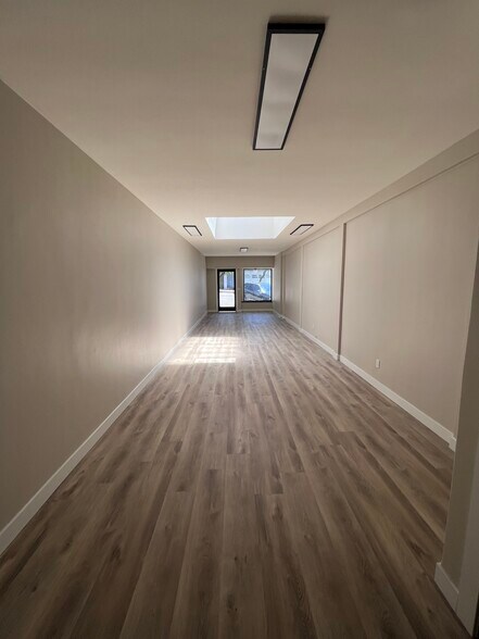 More Photos Of 10039-10041 Commerce Ave, Tujunga Storefront For Sale