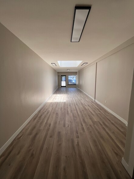 More Photos Of 10041 Commerce Ave, Tujunga Storefront For Sale