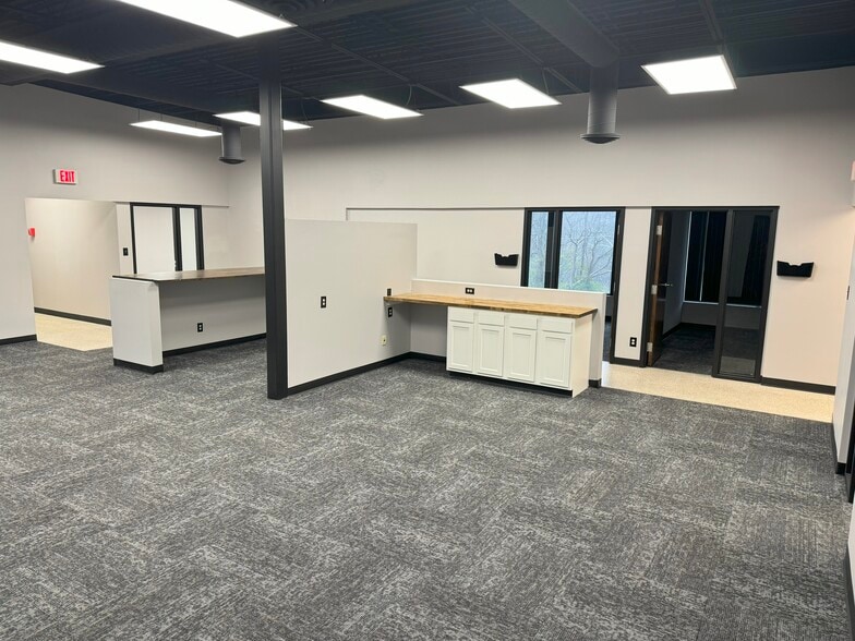 More Photos Of 10078 E Kemper Rd, Montgomery Unknown For Lease