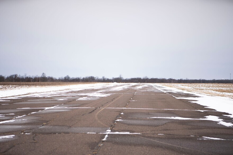 More Photos Of 24226 Lone Pine Rd, Hinckley Airport For Sale