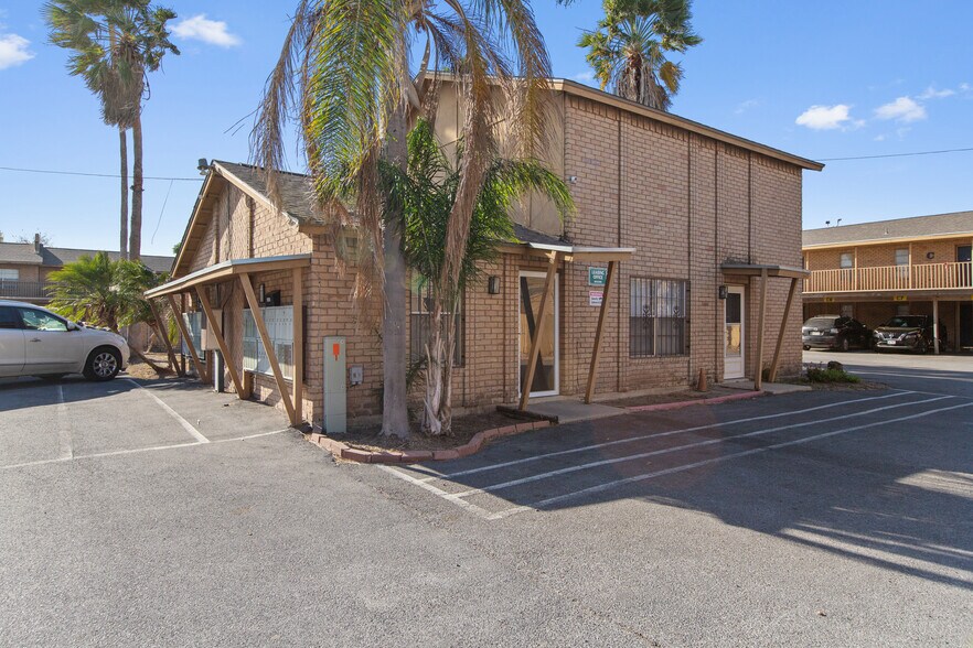 More Photos Of 1500 Sam Houston, Harlingen Apartments For Sale