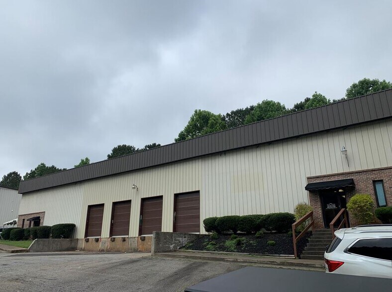 More Photos Of 3575 Trotter Dr, Alpharetta Warehouse For Lease