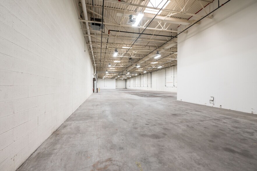 More Photos Of 10 Mile Hill Rd, Newtown Warehouse For Lease