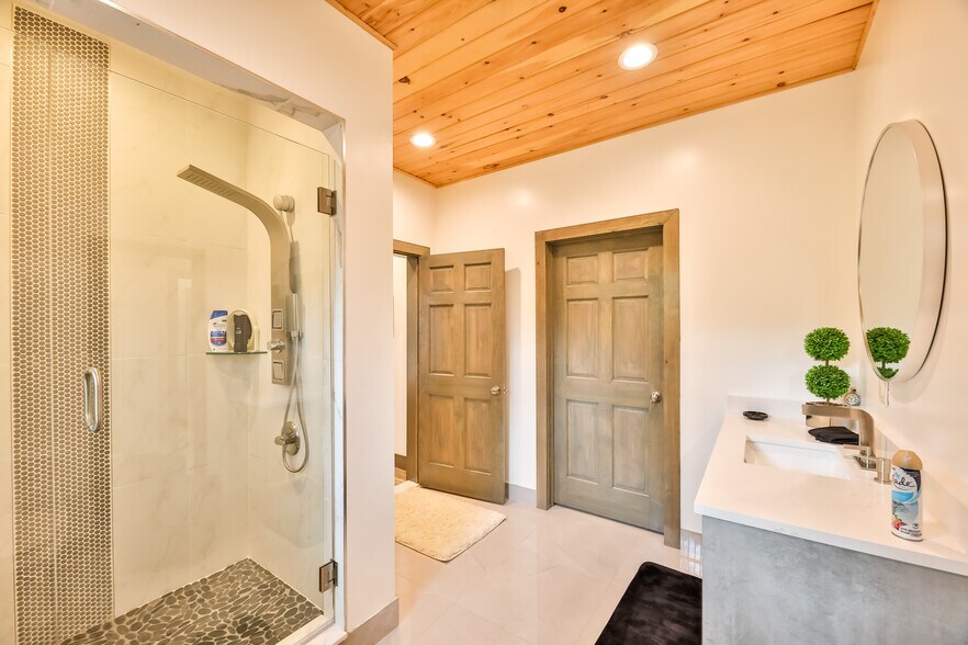 More Photos Of 19 Palsgraf Ct., Elka Park Showroom For Sale