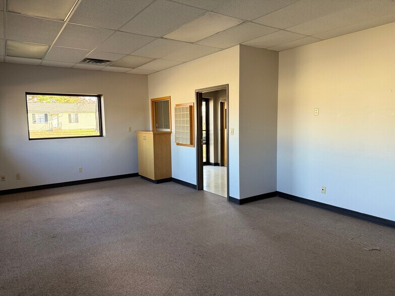 More Photos Of 7108 Texas Rd, Fort Smith Office For Sale