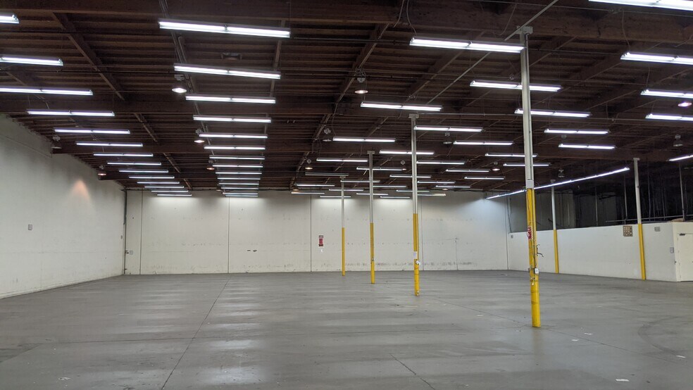 More Photos Of 15507-15517 Broadway Center St, Gardena Warehouse For Lease