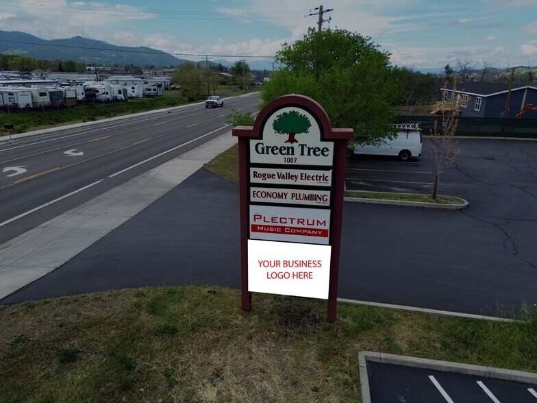 More Photos Of 1007 S Pacific Hwy, Talent Flex For Lease
