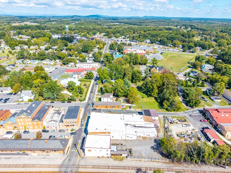 More Photos Of 1850 Church St, Appomattox Bar For Sale