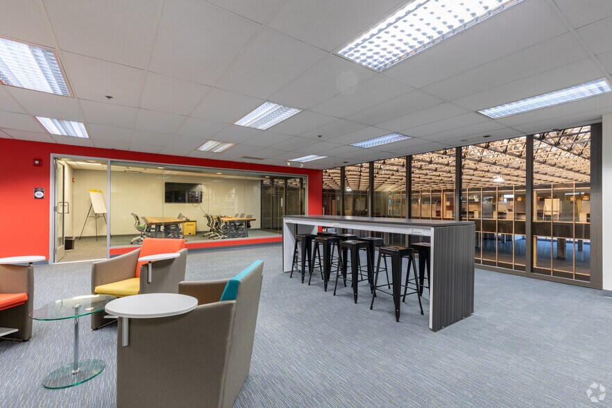 More Photos Of 25200 Telegraph Rd, Southfield Office For Lease