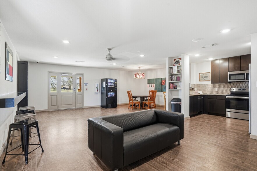 More Photos Of 5860 N FM 51, Weatherford Trailer Camper Park For Sale