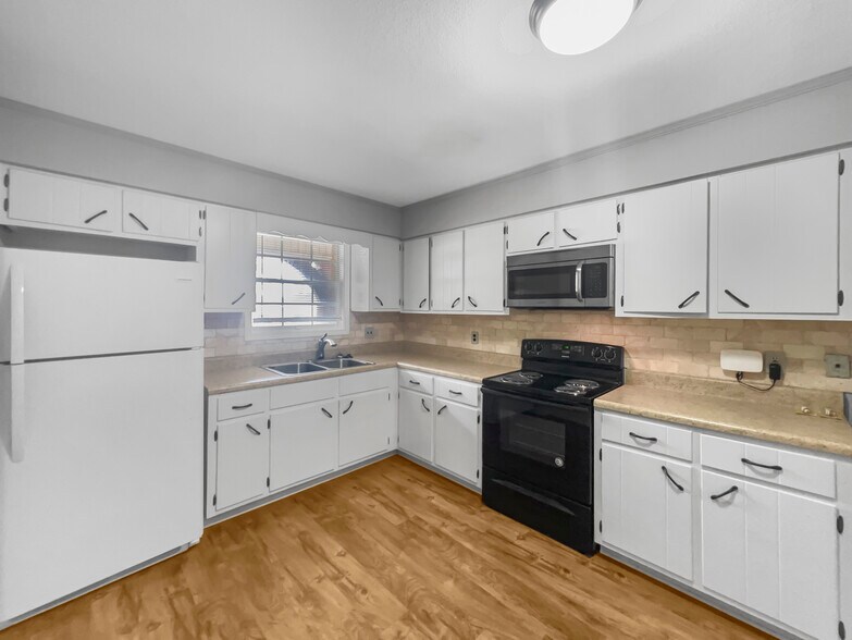 More Photos Of 3801 Millcreek Ln, Tuscaloosa Office For Lease