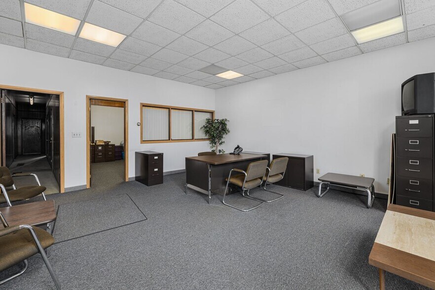 More Photos Of 585 Warren Ave, East Providence Storefront Retail Office For Sale