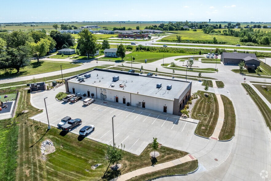 More Photos Of 96 Paine Cir, Bondurant Freestanding For Lease