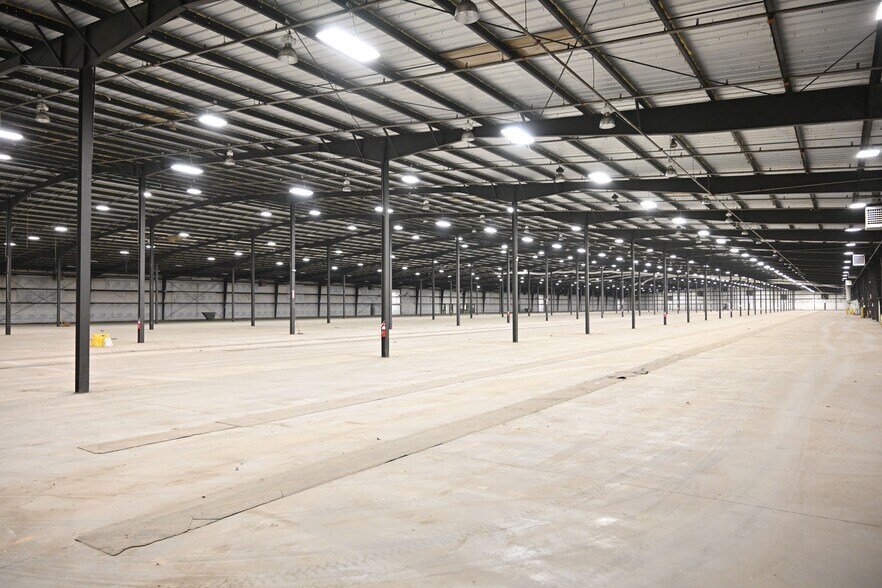 More Photos Of 600 E Sherwood Dr, Union City Distribution For Lease