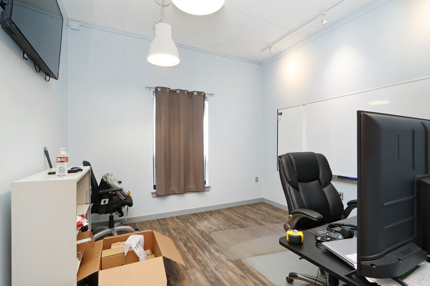 More Photos Of 1125 Westport Dr, Manhattan Office For Lease