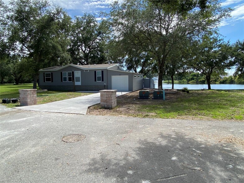 More Photos Of 2105 Bruce St, Lakeland Trailer Camper Park For Sale