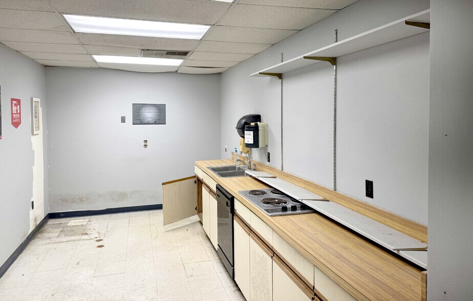 More Photos Of 17 S New York Ave, Atlantic City Parking Garage For Lease