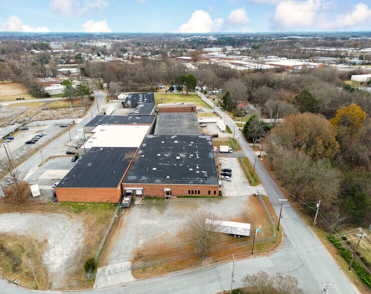 More Photos Of 1330 Potts Ave, High Point Warehouse For Sale