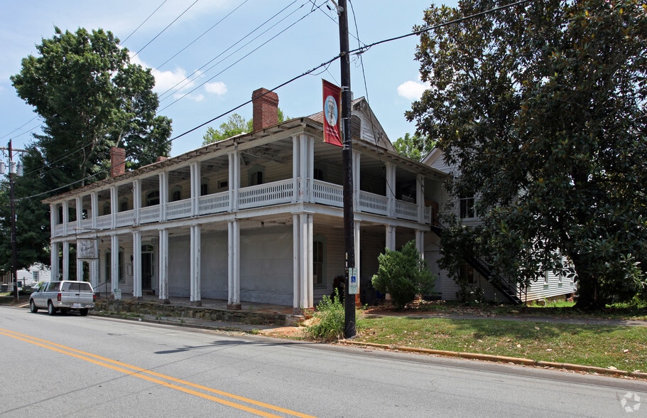 More Photos Of 153 W King St, Hillsborough Hotel For Sale