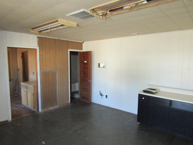 More Photos Of 150 Colonial Trl E, Surry Convenience Store For Sale