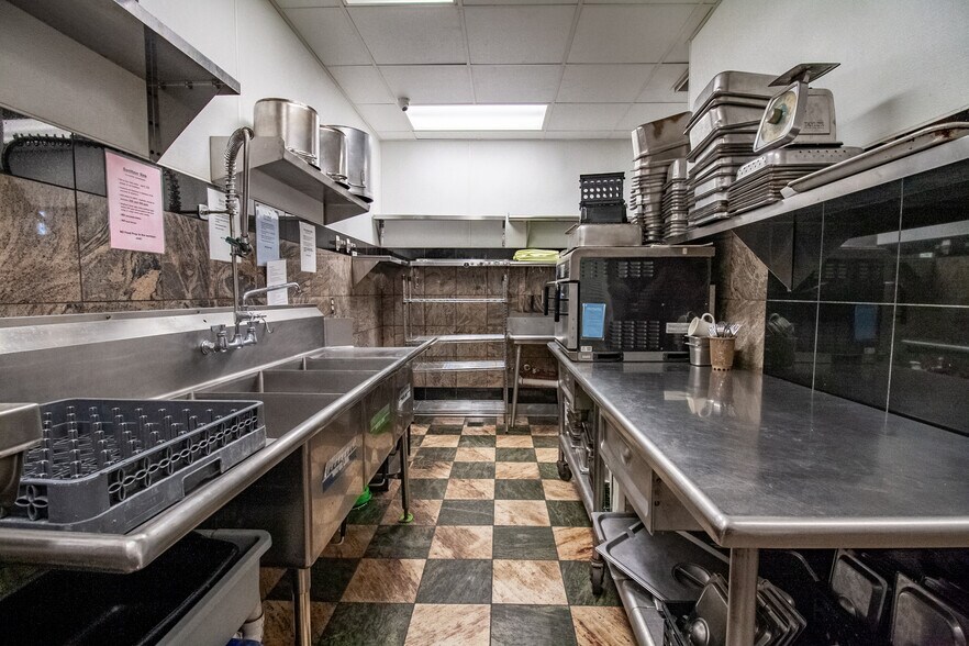 More Photos Of 423 S Cascade, Fergus Falls Freestanding For Sale