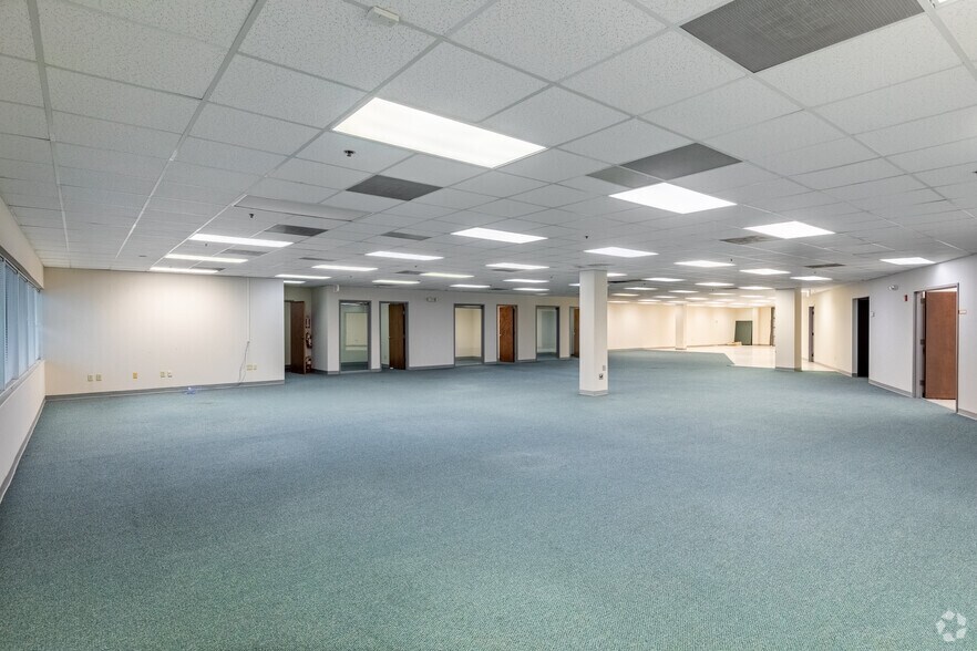 More Photos Of 680 Engineering Dr, Peachtree Corners Research And Development For Sale