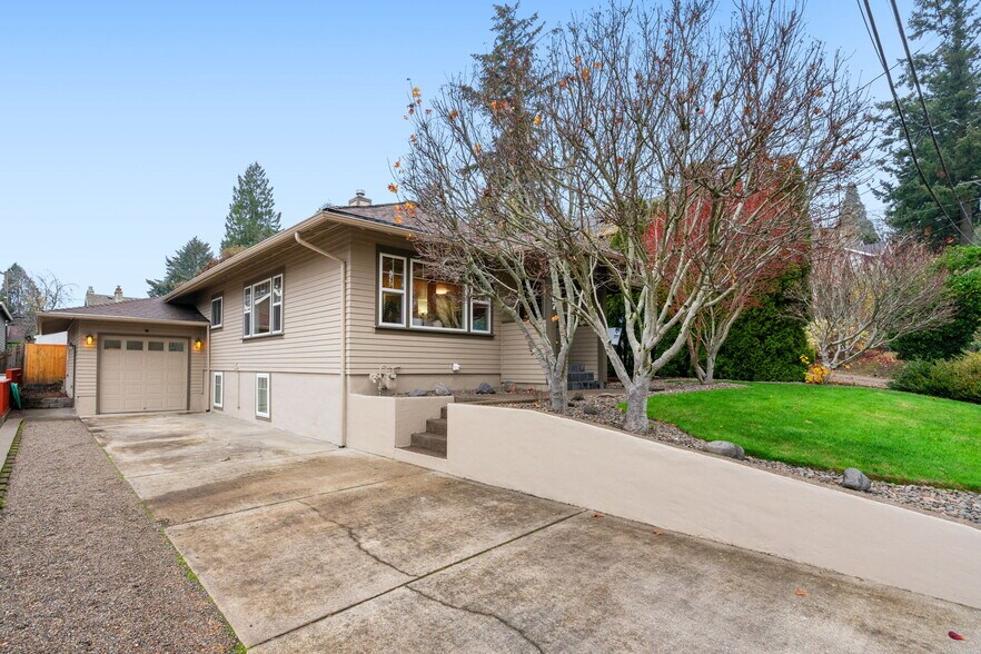 More Photos Of 7307 SW Capitol Hwy, Portland Office Residential For Sale