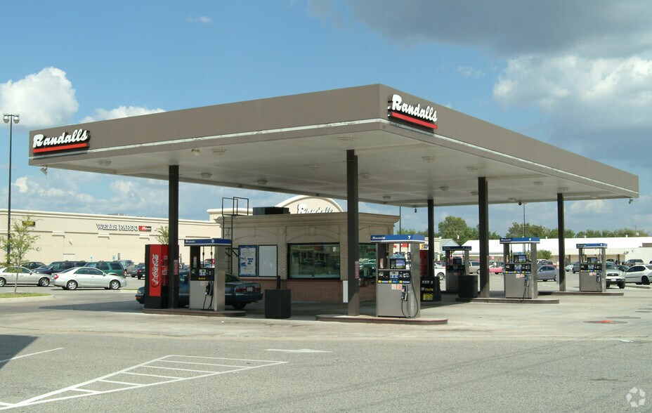 More Photos Of 5240-5392 W 34th St, Houston General Retail For Lease