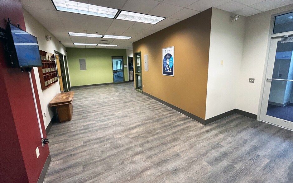 More Photos Of 453 Lincoln St, Carlisle Flex For Lease