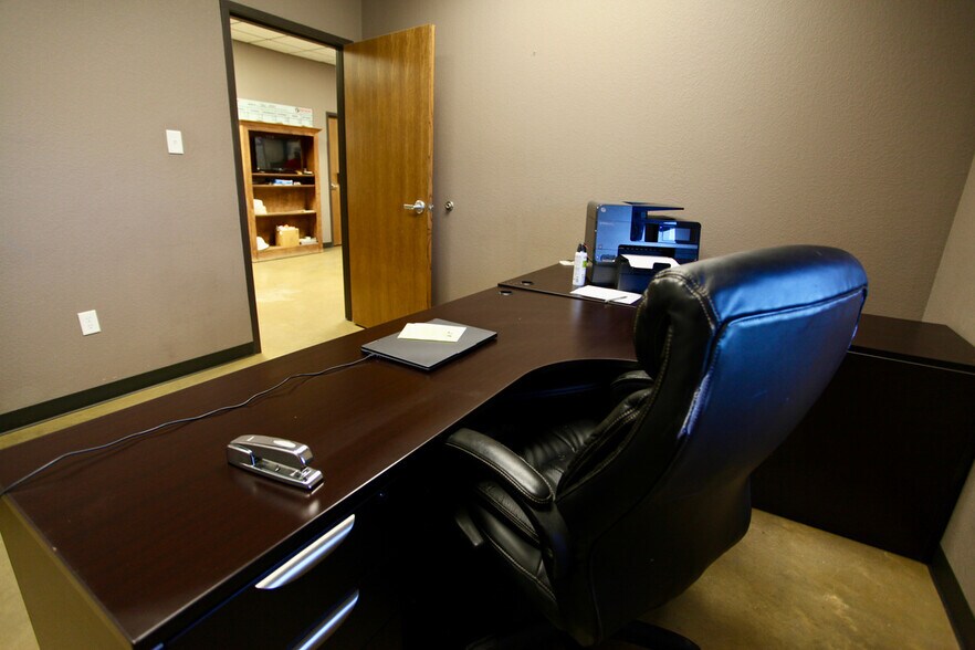 More Photos Of 6308 S County Road 1270, Midland Warehouse For Lease