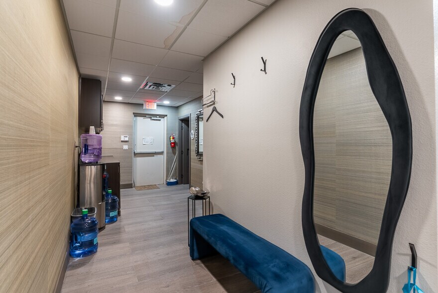 More Photos Of 810 S Casino Center Blvd, Las Vegas Office For Lease