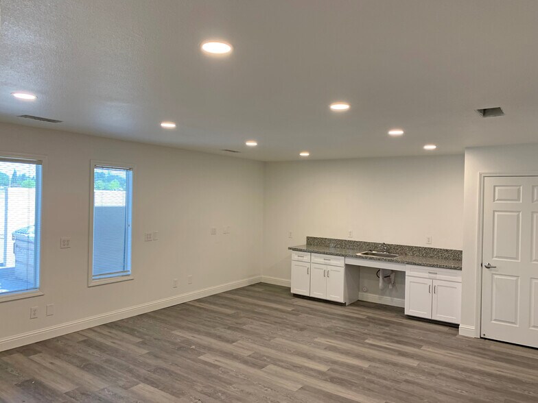 More Photos Of 415-419 E Cross Ave, Tulare Office For Lease