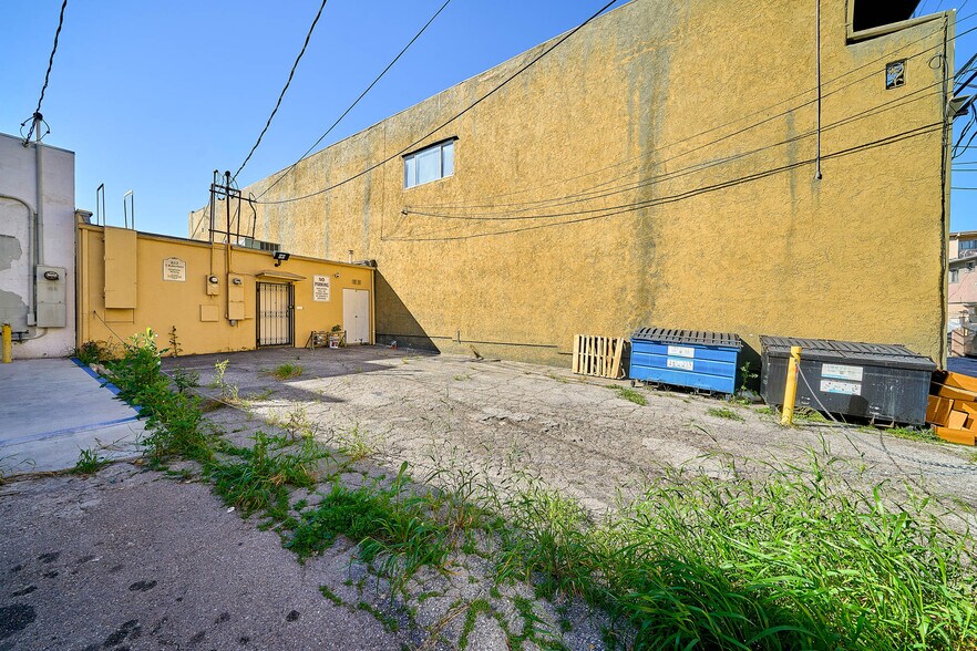More Photos Of 852 S Robertson Blvd, Los Angeles Medical For Lease