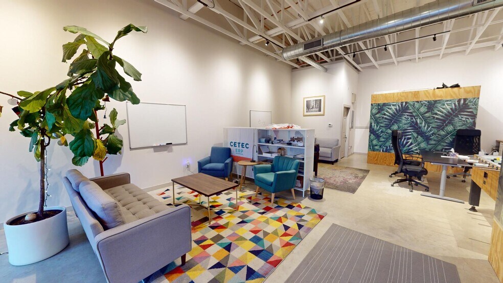 More Photos Of 1700 Montopolis Dr, Austin Freestanding For Lease