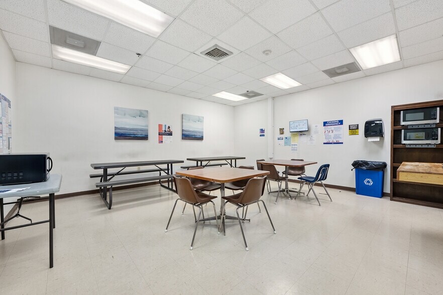 More Photos Of 2 Sunshine Blvd, Ormond Beach Light Distribution For Lease