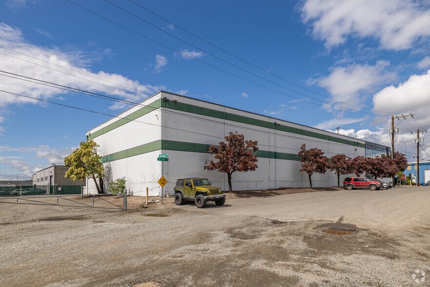 More Photos Of 3701 7th Ave S, Seattle Warehouse For Lease