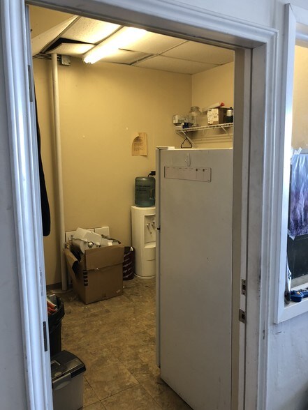 More Photos Of 2522 Shell Rd, Georgetown Light Manufacturing For Lease
